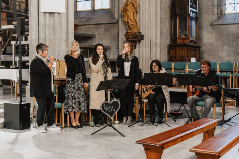 10   ©Sabine Breitfuss Zeitliche Profess fr. Benedikt 147